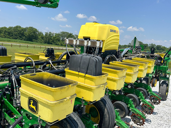 2017 John Deere 1775NT Planter