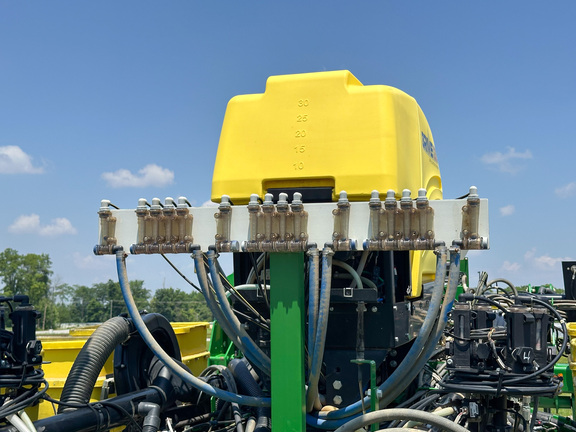 2017 John Deere 1775NT Planter