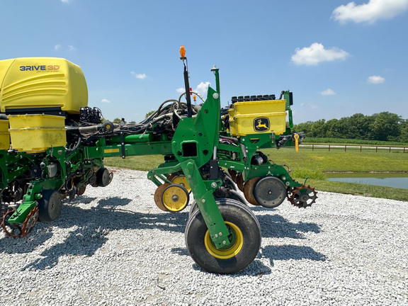 2017 John Deere 1775NT Planter