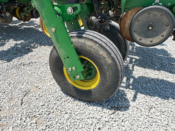 2017 John Deere 1775NT Planter