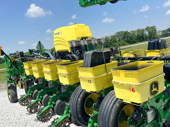 2017 John Deere 1775NT Planter