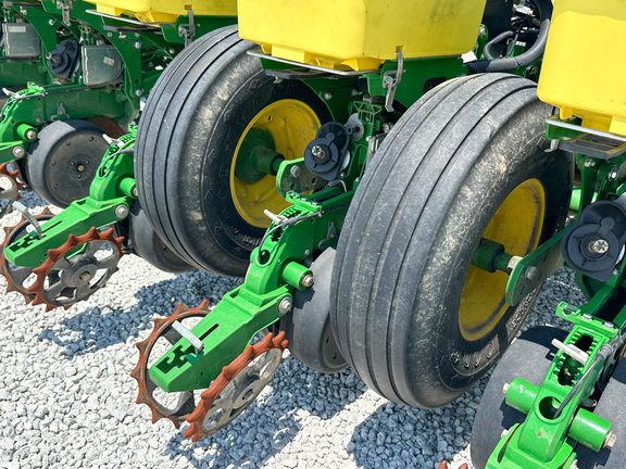 2017 John Deere 1775NT Planter
