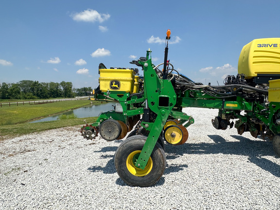 2017 John Deere 1775NT Planter
