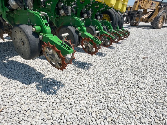 2017 John Deere 1775NT Planter