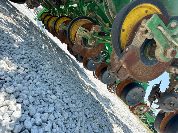 2017 John Deere 1775NT Planter