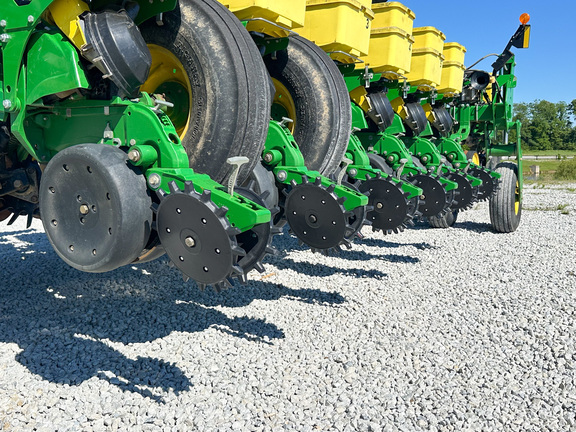 2017 John Deere 1775NT Planter