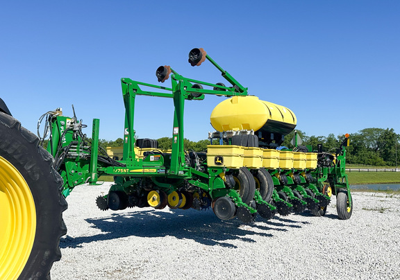 2017 John Deere 1775NT Planter