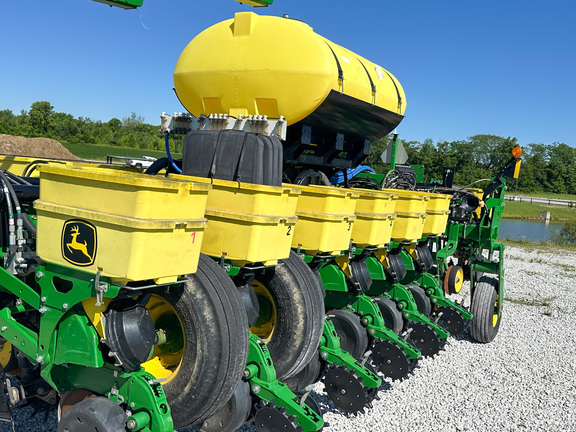 2017 John Deere 1775NT Planter