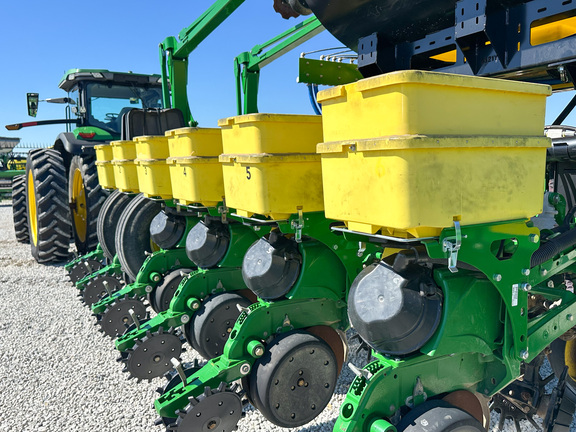 2017 John Deere 1775NT Planter