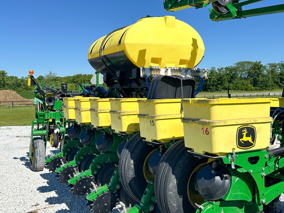2017 John Deere 1775NT Planter