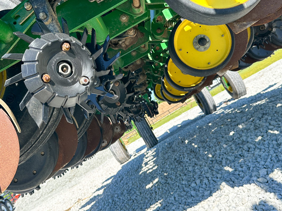 2017 John Deere 1775NT Planter