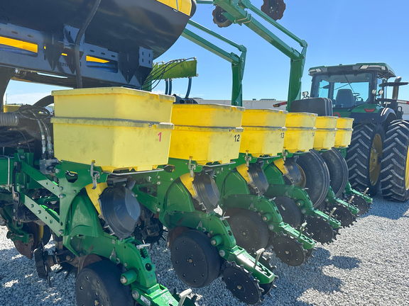 2017 John Deere 1775NT Planter