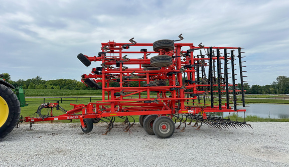 2015 Misc 5835 Field Cultivator