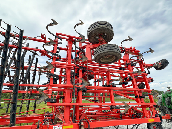 2015 Misc 5835 Field Cultivator