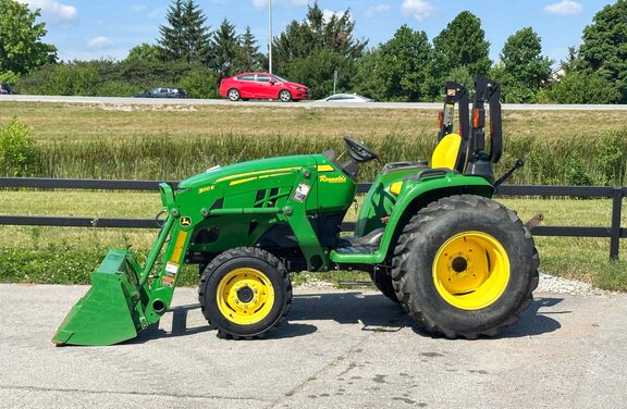 2021 John Deere 3032E Tractor Compact