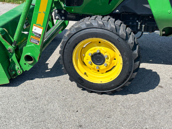 2021 John Deere 3032E Tractor Compact