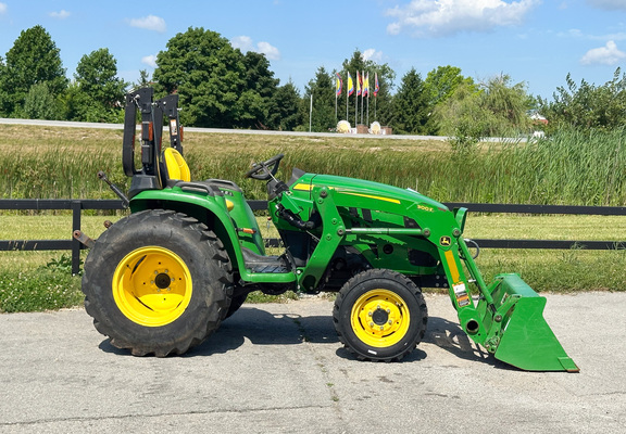 2021 John Deere 3032E Tractor Compact