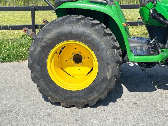 2021 John Deere 3032E Tractor Compact