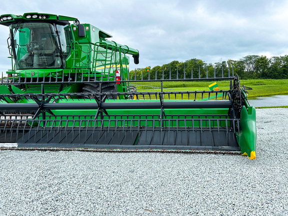 2016 John Deere 640FD Header Combine