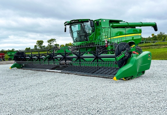 2016 John Deere 640FD Header Combine