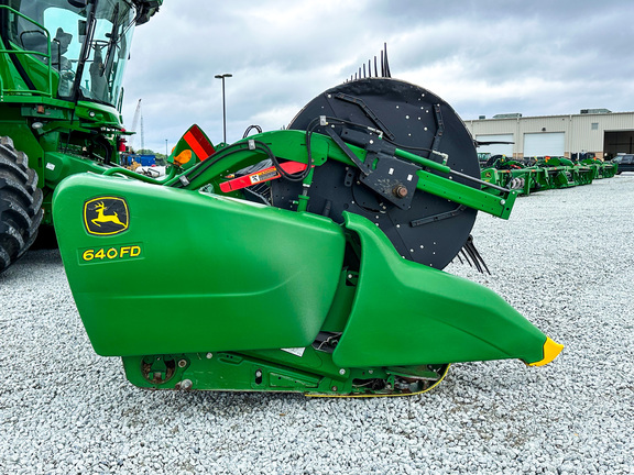 2016 John Deere 640FD Header Combine