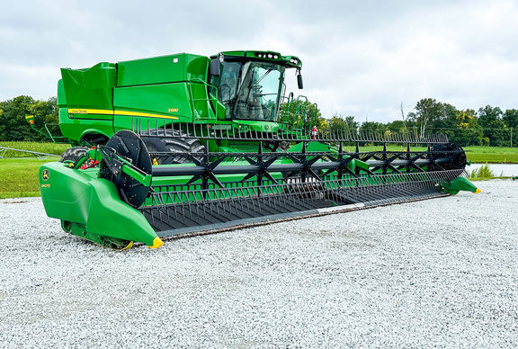 2016 John Deere 640FD Header Combine