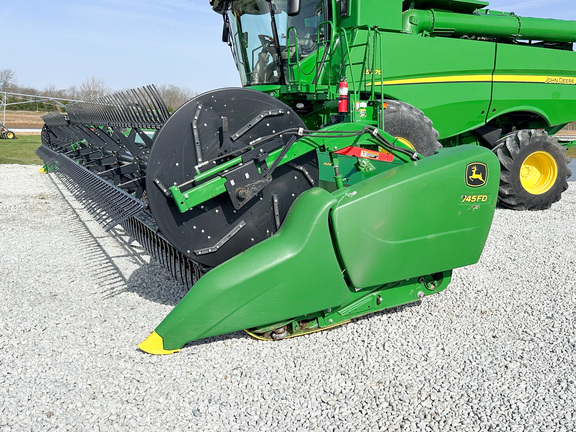 2019 John Deere 745FD Header Combine