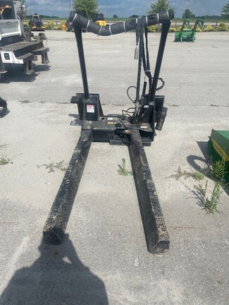 2022 John Deere NF44 Pallet Fork