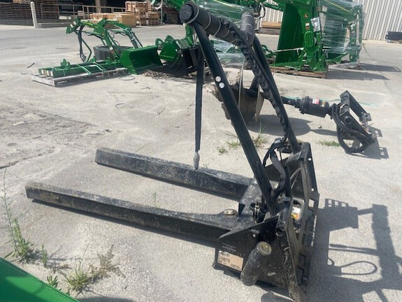 2022 John Deere NF44 Pallet Fork