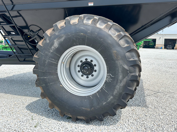 2025 J&M 812-18-LW Grain Cart