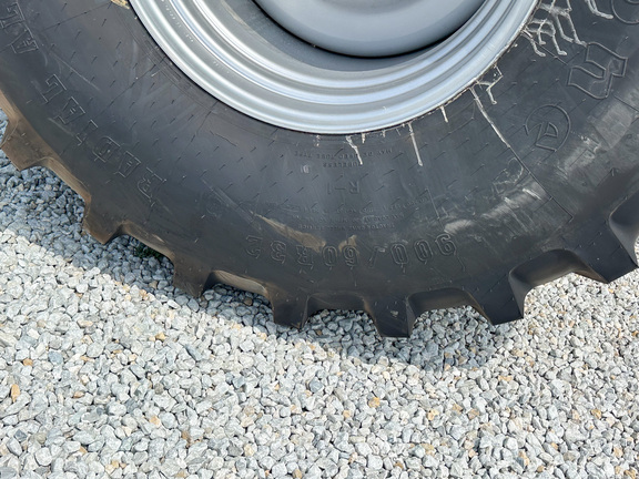 2025 J&M 812-18-LW Grain Cart