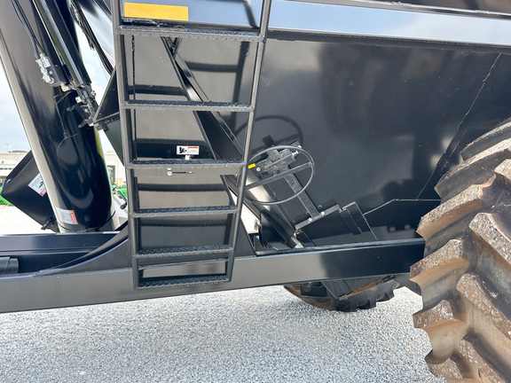 2025 J&M 812-18-LW Grain Cart