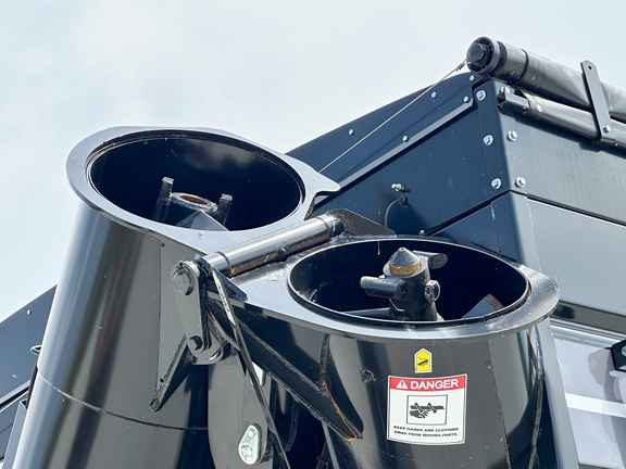 2025 J&M 812-18-LW Grain Cart