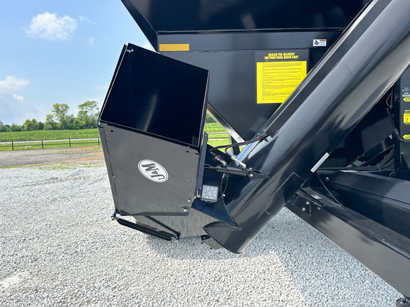 2025 J&M 812-18-LW Grain Cart
