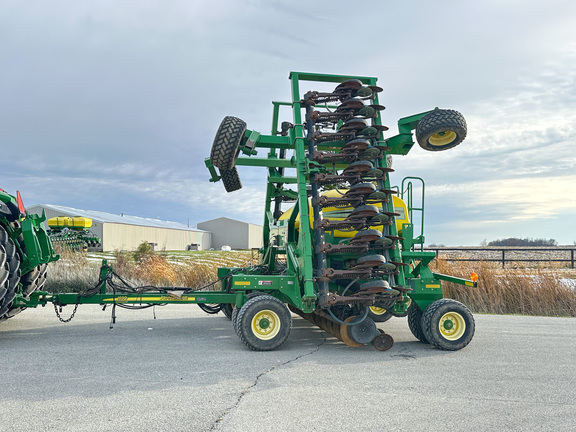 2003 John Deere 1690 Air Seeder
