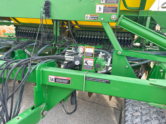 2003 John Deere 1690 Air Seeder