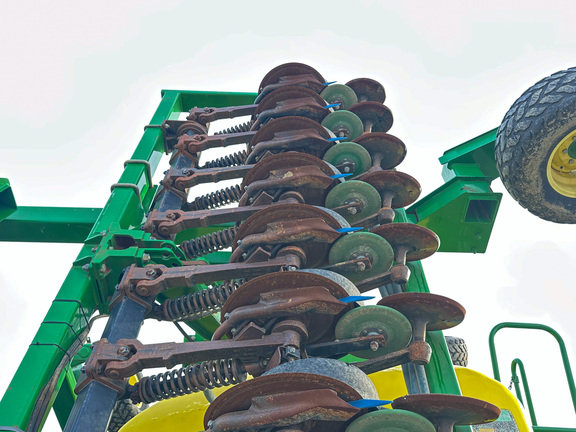 2003 John Deere 1690 Air Seeder