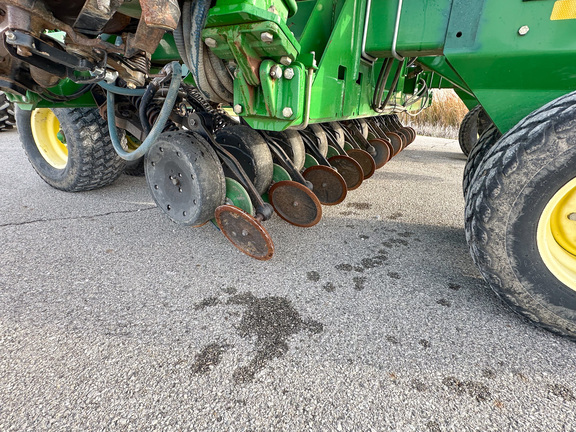 2003 John Deere 1690 Air Seeder