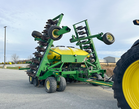 2003 John Deere 1690 Air Seeder