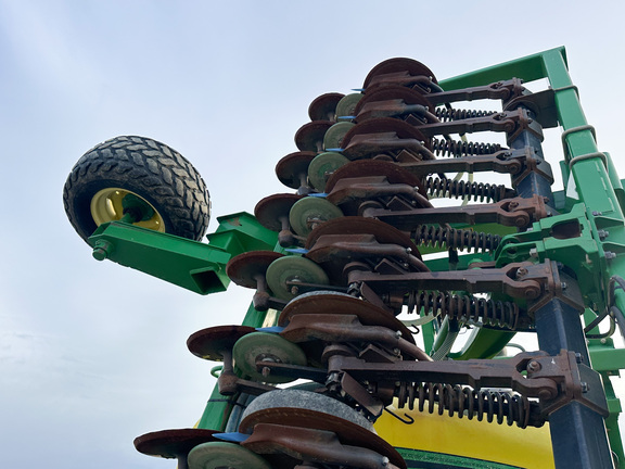 2003 John Deere 1690 Air Seeder