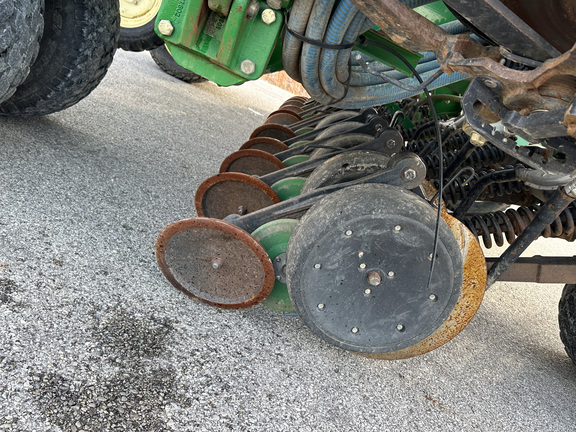 2003 John Deere 1690 Air Seeder