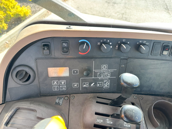 2009 John Deere 7630 Tractor