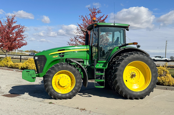 2009 John Deere 7630 Tractor