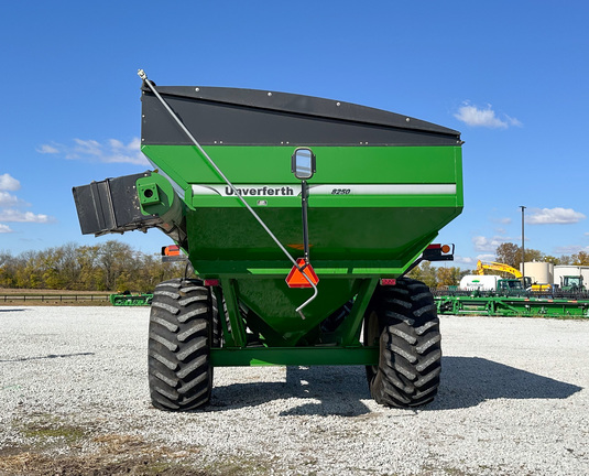 2010 Unverferth 8250 Grain Cart