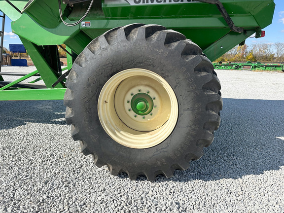 2010 Unverferth 8250 Grain Cart