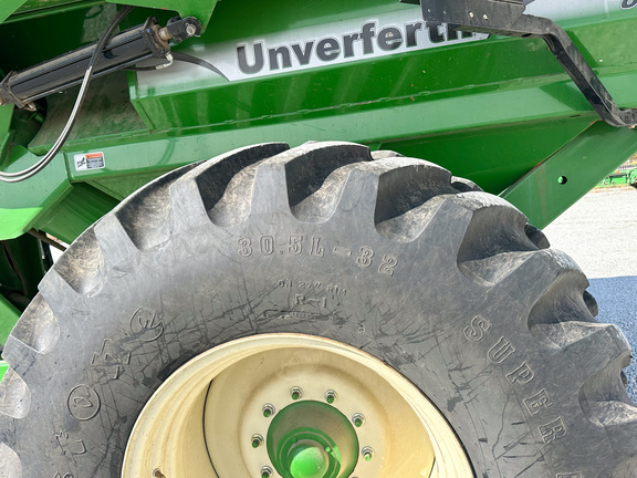 2010 Unverferth 8250 Grain Cart