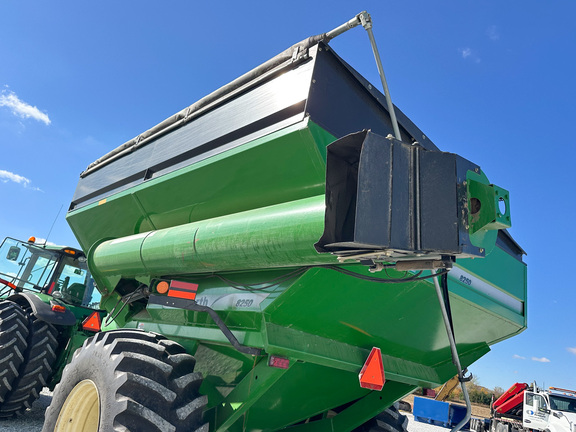 2010 Unverferth 8250 Grain Cart
