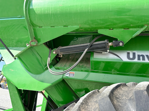 2010 Unverferth 8250 Grain Cart