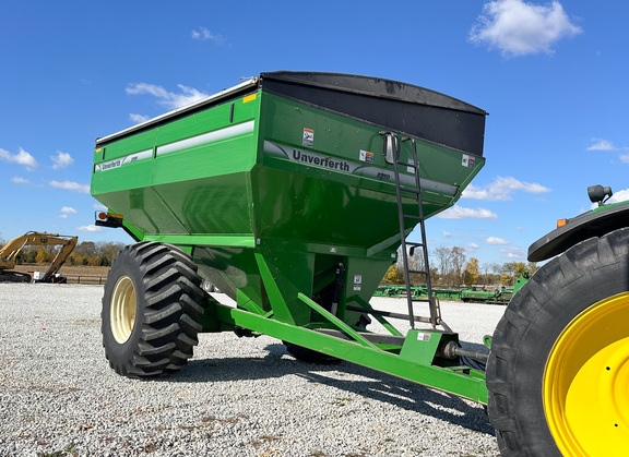 2010 Unverferth 8250 Grain Cart