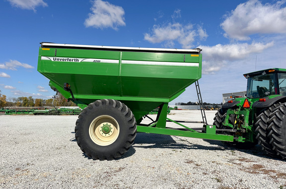 2010 Unverferth 8250 Grain Cart
